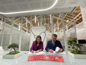 Firma del acuerdo de colaboración entre la Fundación ICOMEM y la Fundación Carlos Sunyer
